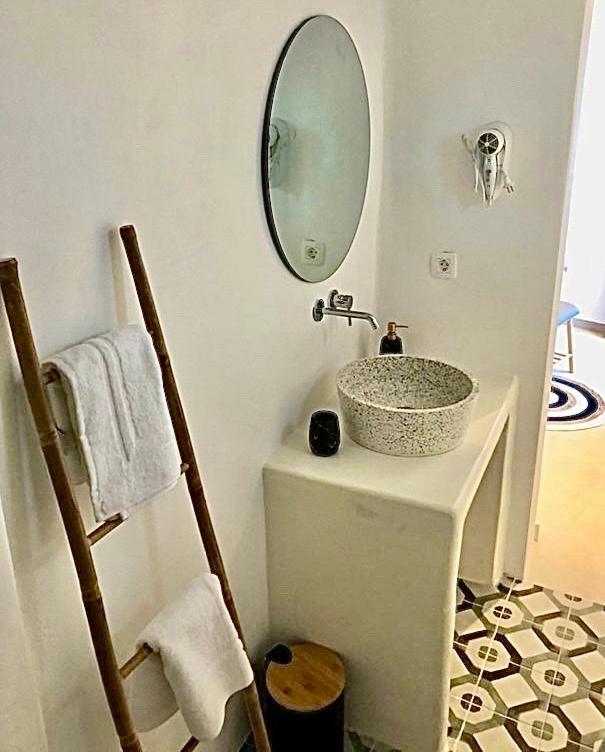 Oldtown Suites Fira Екстериор снимка